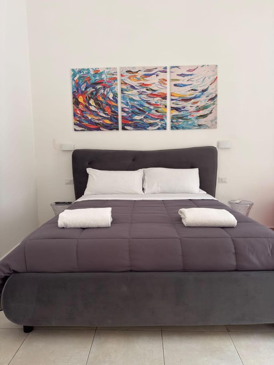 Bed, Bedroom, towels