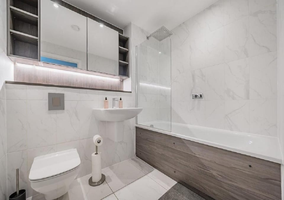 Exceptional two bedroom of the South Tower House in Salford