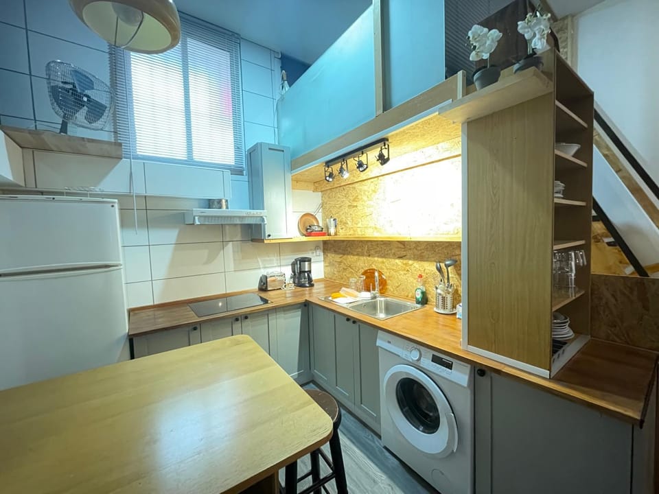 Kitchen or kitchenette