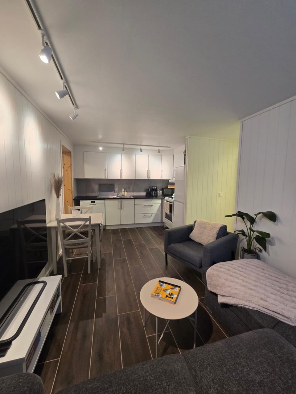 Cozy & modern apartment - Easy access to city and airport Apartment in Tromso