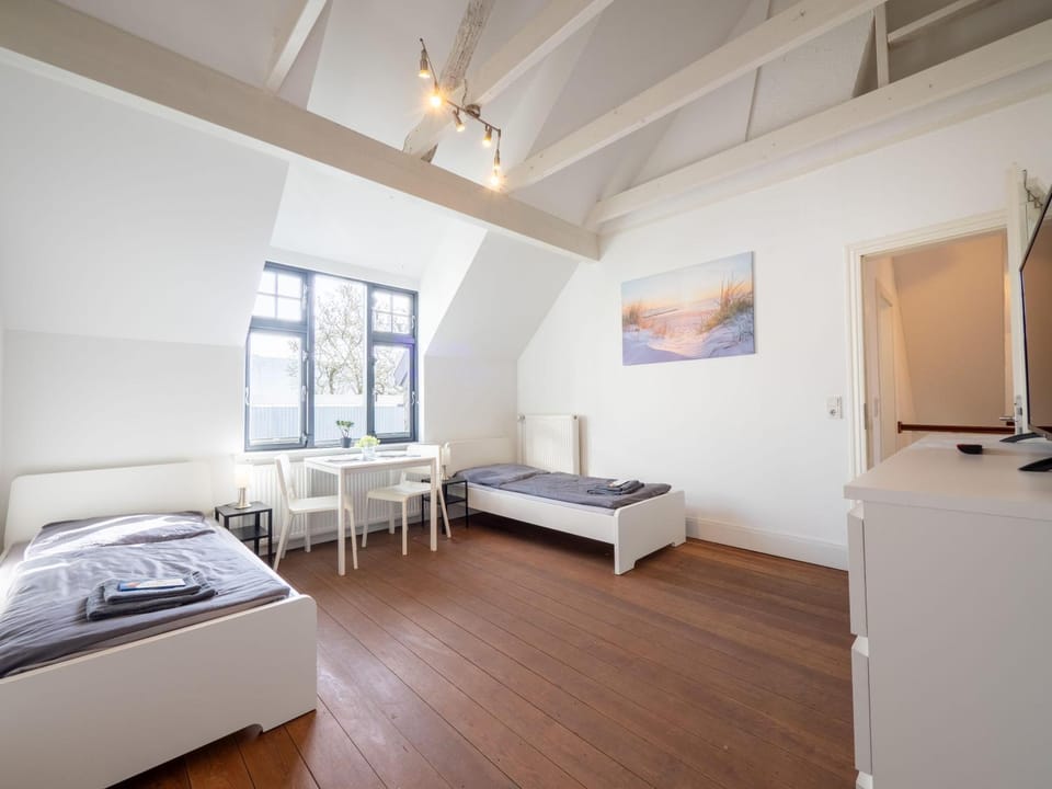 Grosse-Monteurwohnung-in-Villa-4-Zimmer-8-Personen-WLAN-TV-Kueche-Ahrensburg-Naehe-Hamburg-AGRP1202 Apartment in Schleswig-Holstein