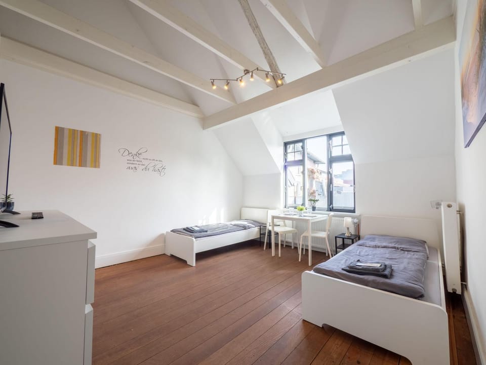 Grosse-Monteurwohnung-in-Villa-4-Zimmer-8-Personen-WLAN-TV-Kueche-Ahrensburg-Naehe-Hamburg-AGRP1202 Apartment in Schleswig-Holstein