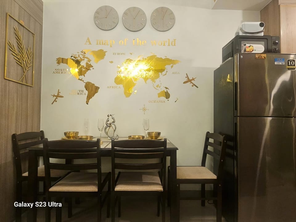 Kitchen or kitchenette, Dining area, minibar, oven