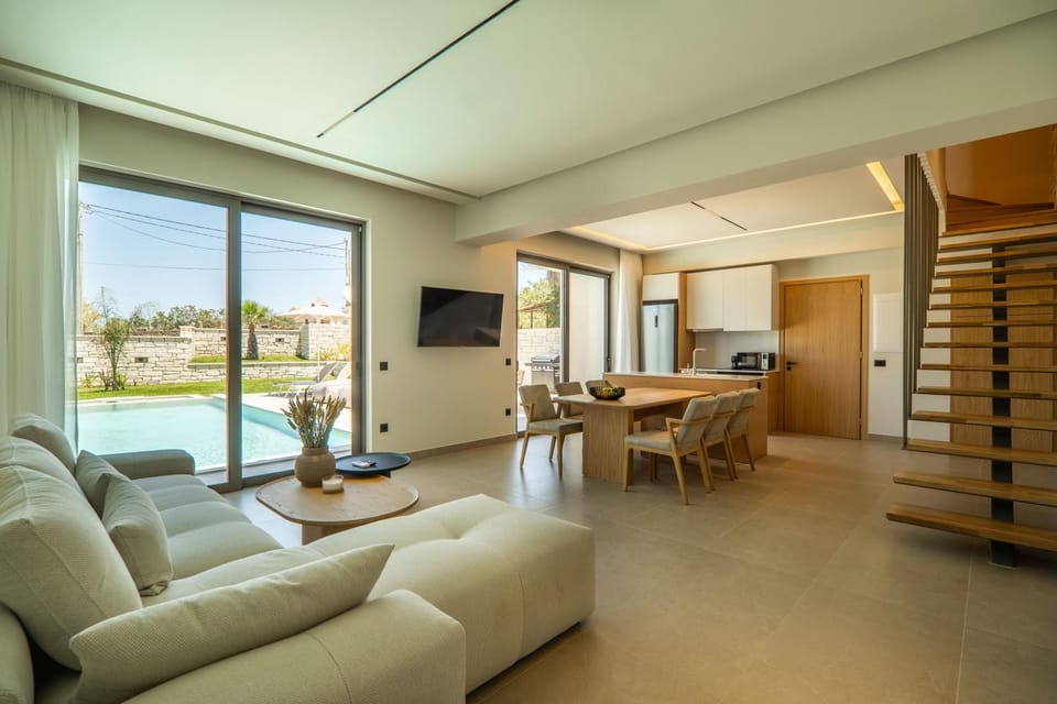 TV and multimedia, Kitchen or kitchenette, Living room, Dining area, Pool view