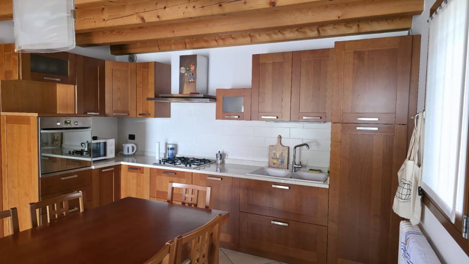 Kitchen or kitchenette, Dining area, dishwasher, oven