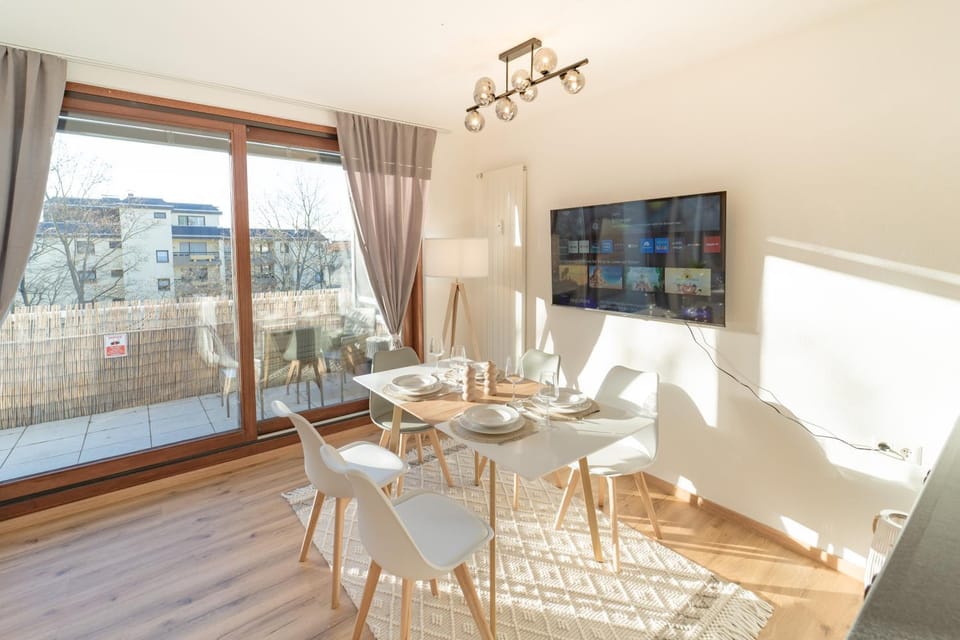 Communal lounge/ TV room, Bed, TV and multimedia, View (from property/room), Balcony/Terrace, Living room, Dining area
