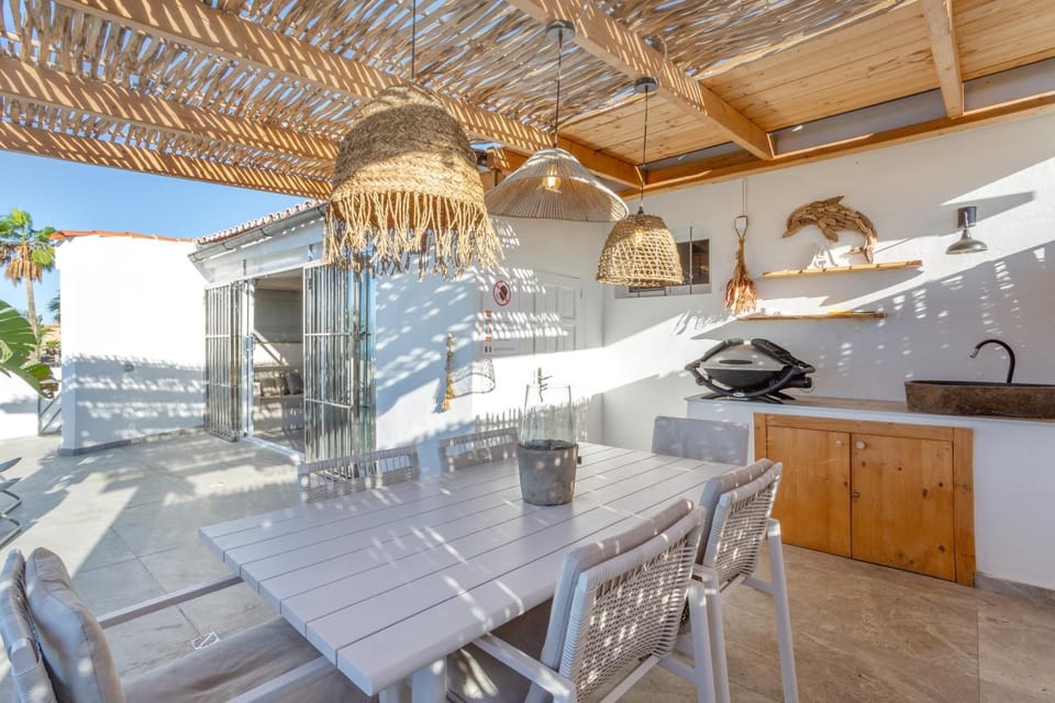 Property building, Kitchen or kitchenette, Living room