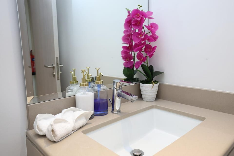 Bathroom, towels