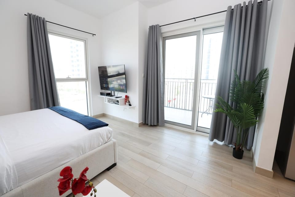 Bed, TV and multimedia, Photo of the whole room, Bedroom
