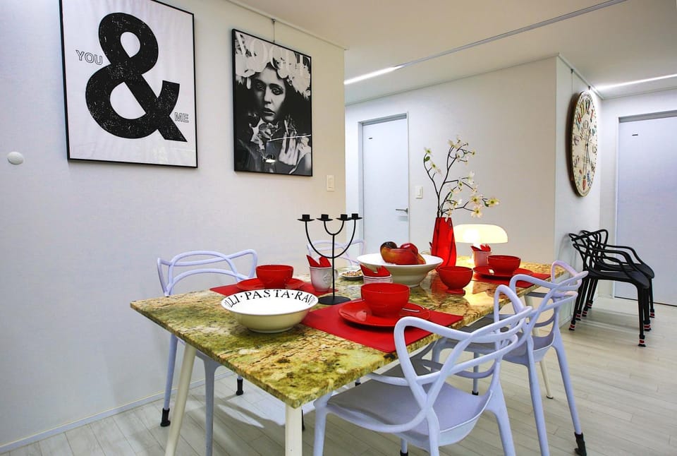 Food and drinks, Dining area