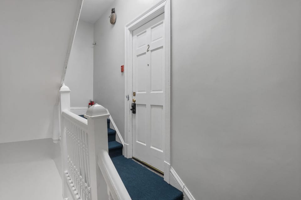 1734 Comfort Stay, 2 Bedrooms, 2 Bath with Kitchen & Wi-Fi Apartment in Arlington