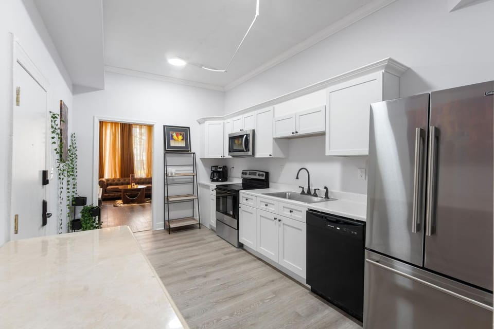 1734 Comfort Stay, 2 Bedrooms, 2 Bath with Kitchen & Wi-Fi Apartment in Arlington