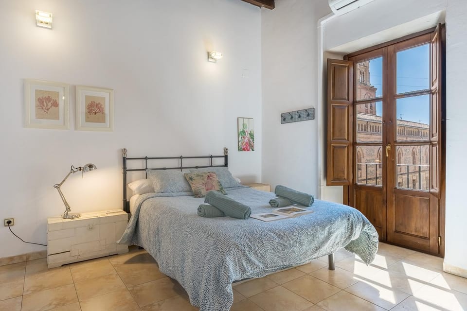 Property building, Living room, Bedroom