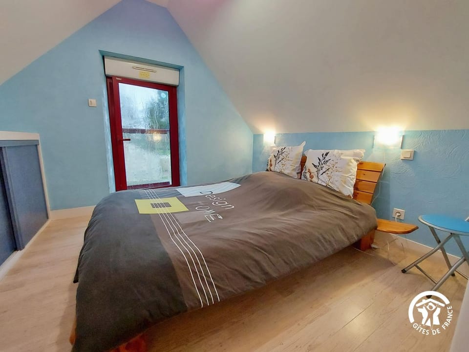 Bed, Photo of the whole room, Bedroom
