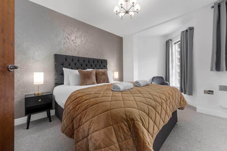 Bed, Bedroom, towels