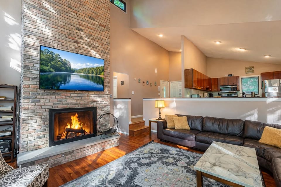 TV and multimedia, Living room, fireplace