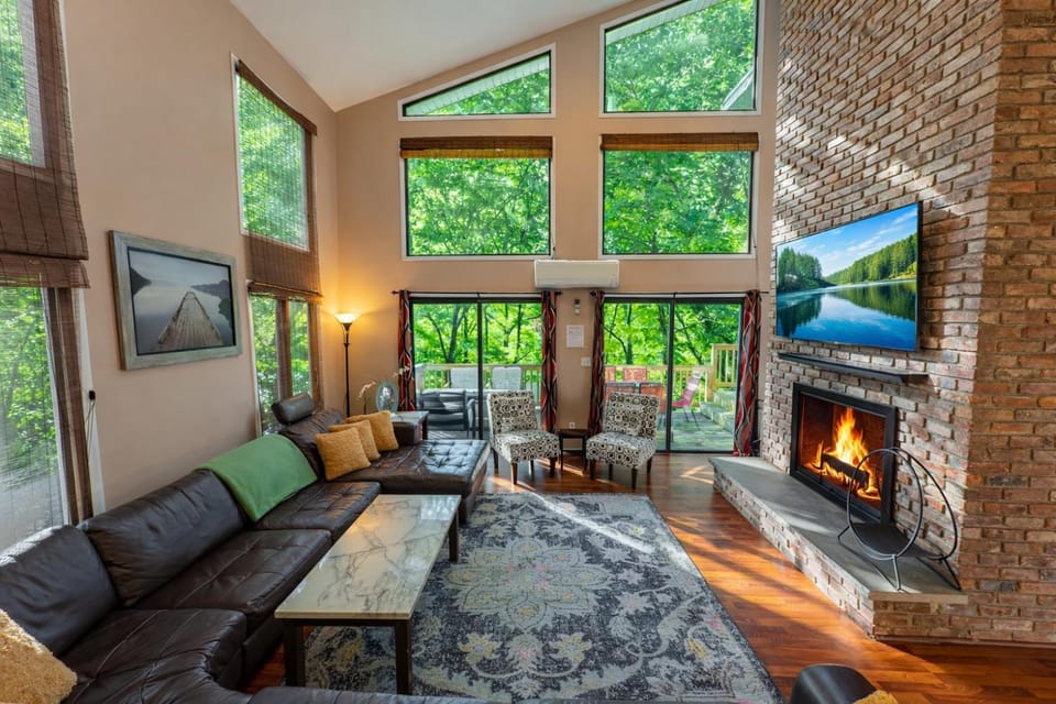 Property building, Lake view, Lake view, fireplace, fireplace