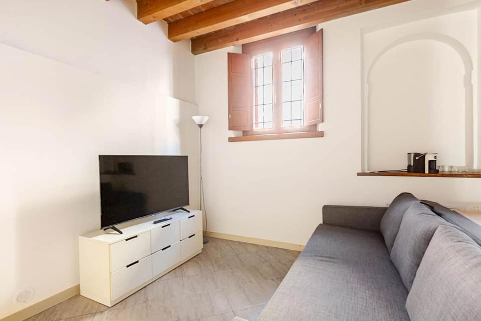 TV and multimedia, Living room, Evening entertainment