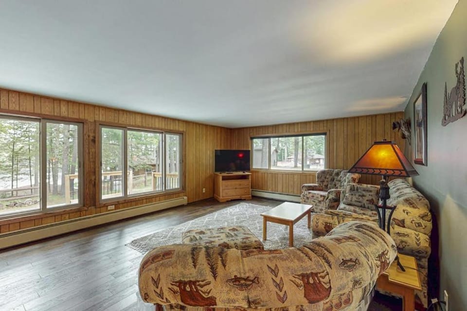 Wild Bear Retreat House in St Germain
