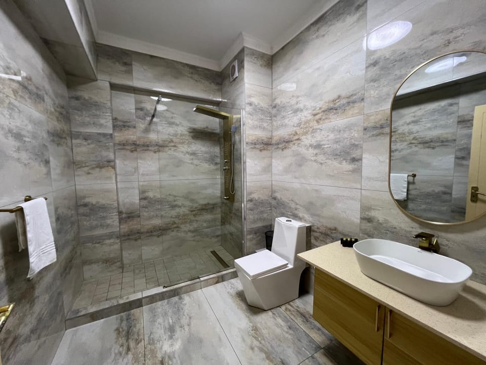 Shower, Toilet, Bathroom, towels