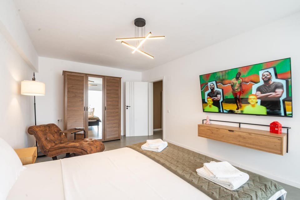 Photo of the whole room, Seating area, Bedroom