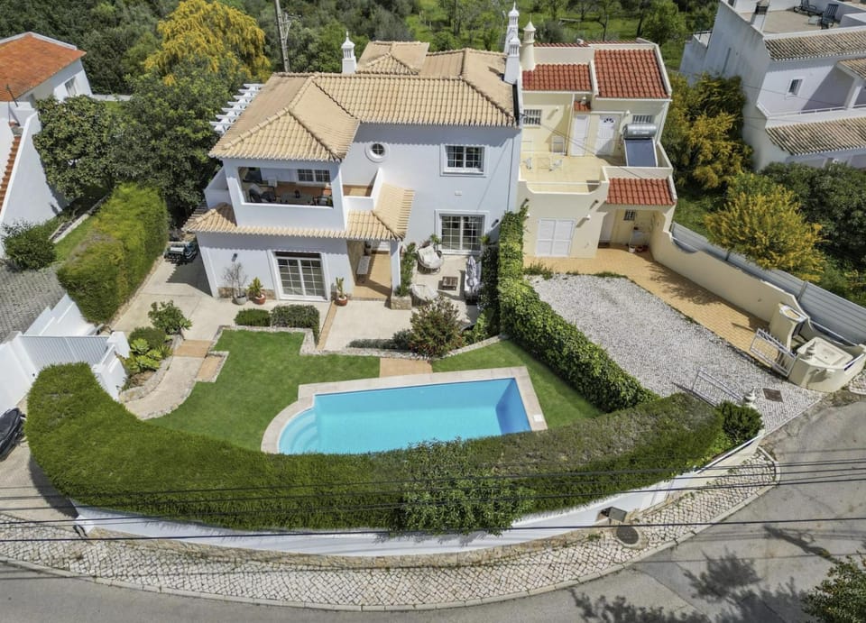 Property building, Neighbourhood, Bird's eye view, Garden, Garden view, Pool view, Street view, Swimming pool