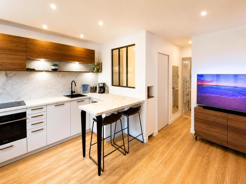 Kitchen or kitchenette