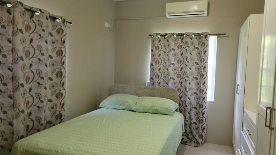 Bedroom, air conditioner