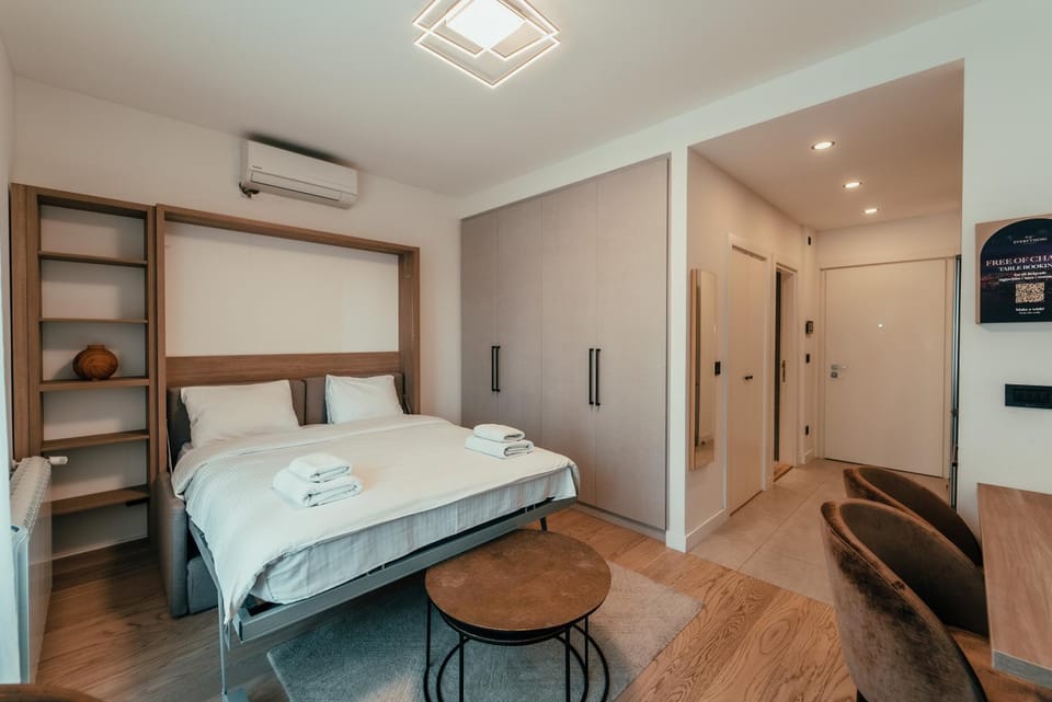 Bed, Photo of the whole room, towels, wardrobe
