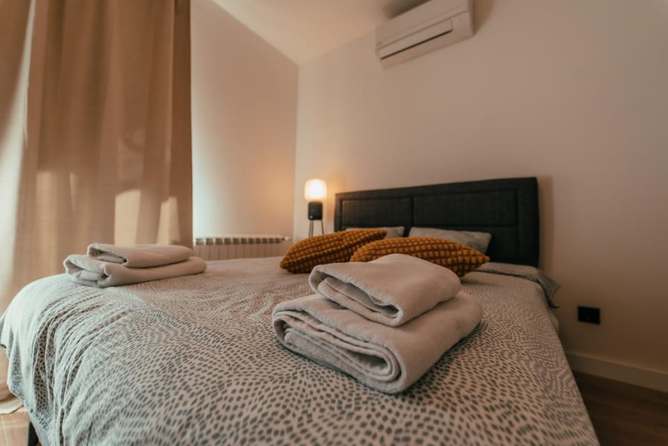 Bed, Photo of the whole room