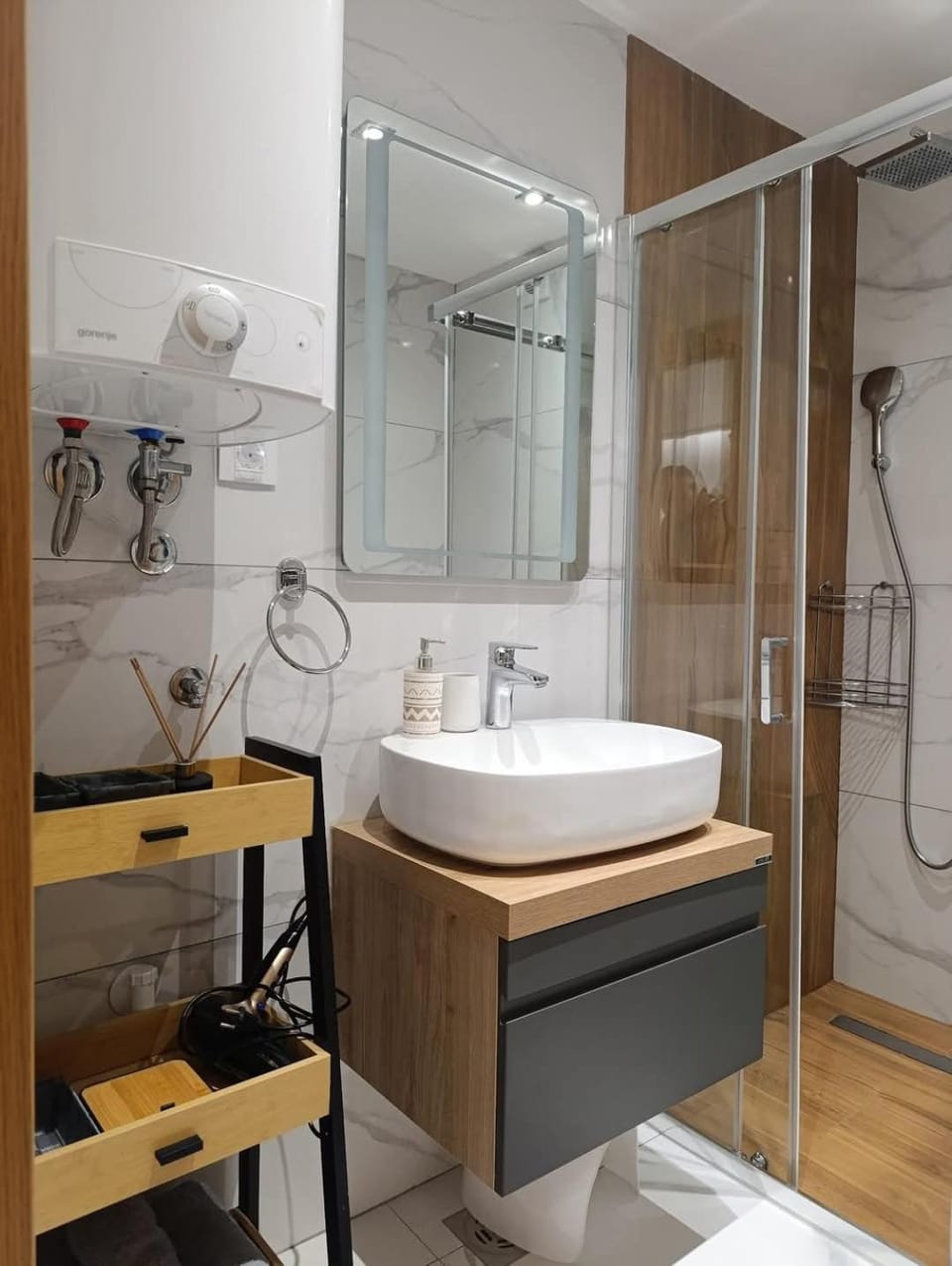 Shower, Bathroom, towels
