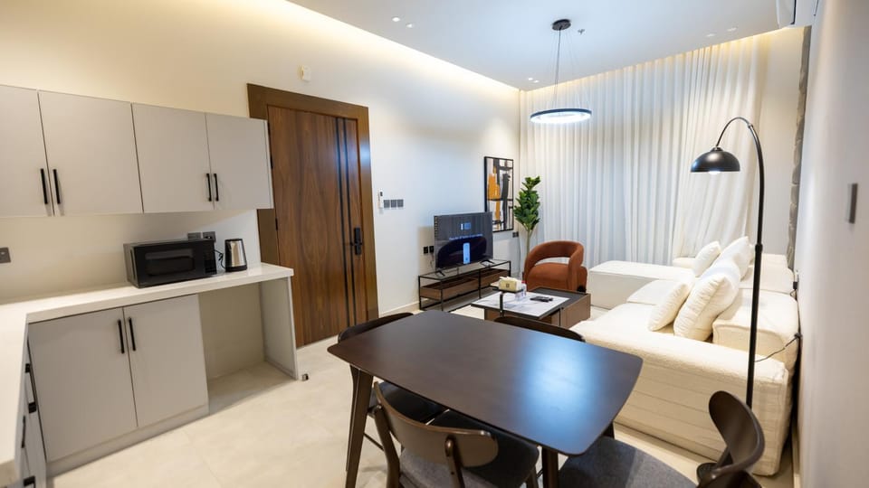 TV and multimedia, Kitchen or kitchenette, Living room, Seating area, Dining area