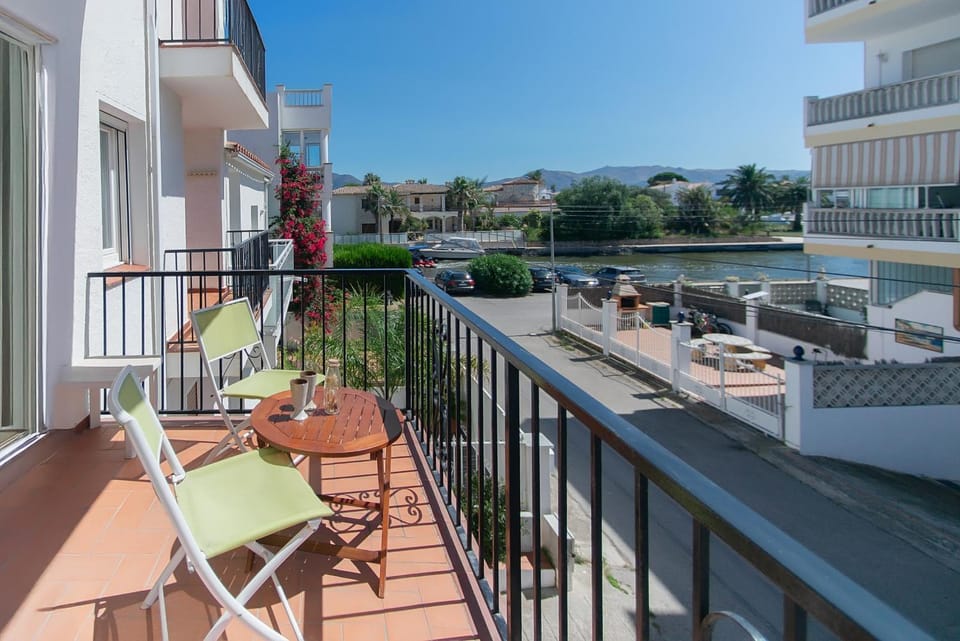 Property building, Balcony/Terrace