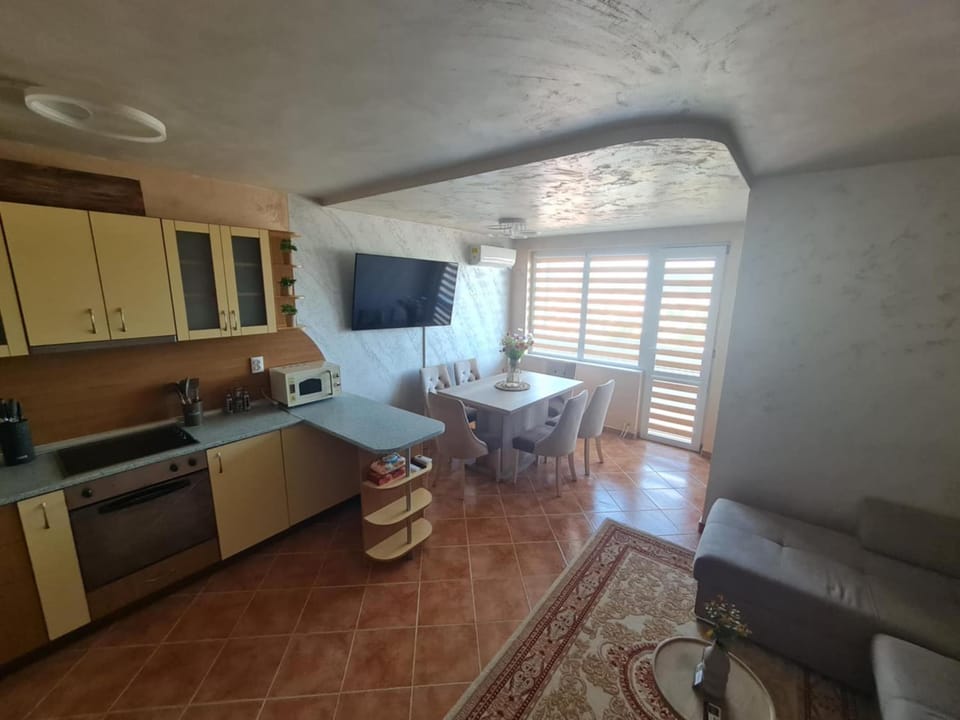 Kitchen or kitchenette, oven, stove