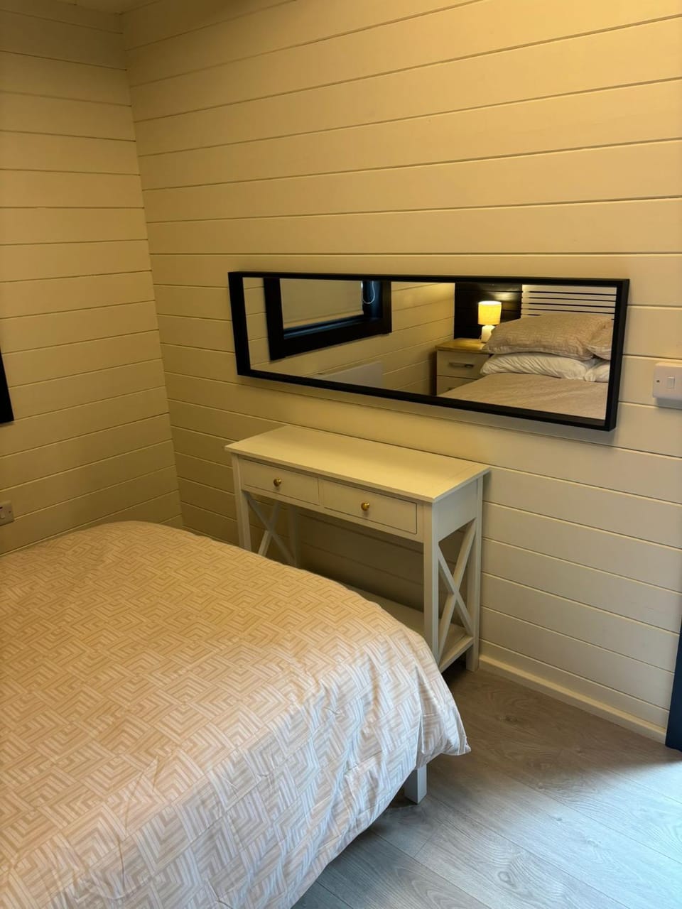 Photo of the whole room, Bedroom, hair dresser