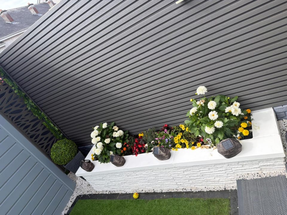 Property building, Day, Garden, Garden, Garden view