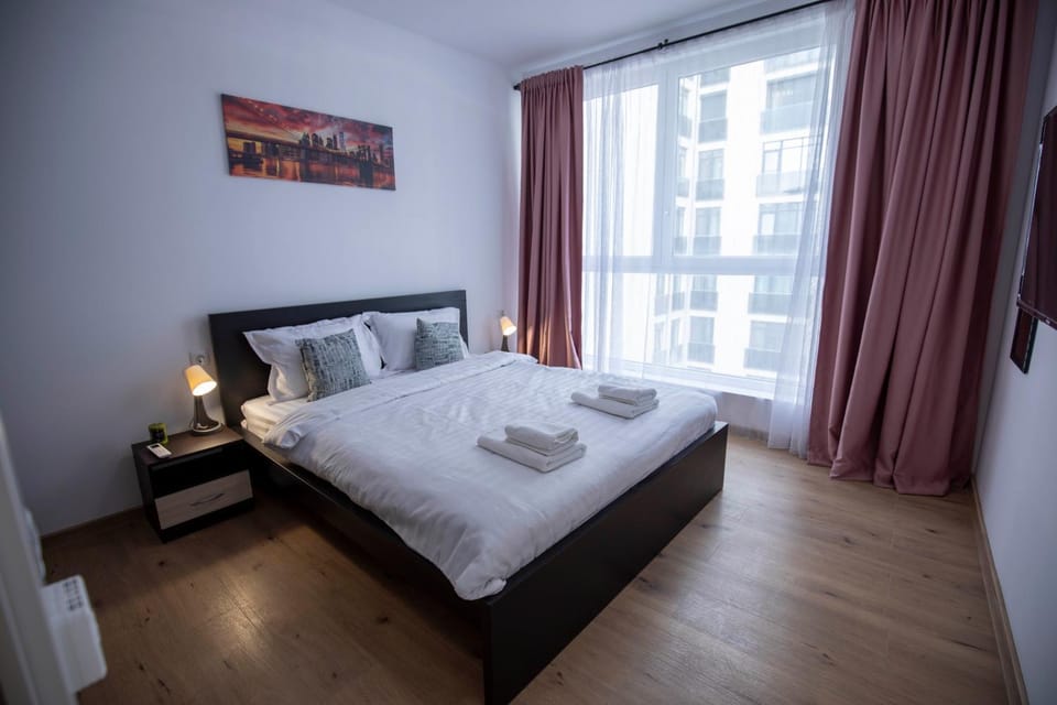 Bed, Bedroom, towels