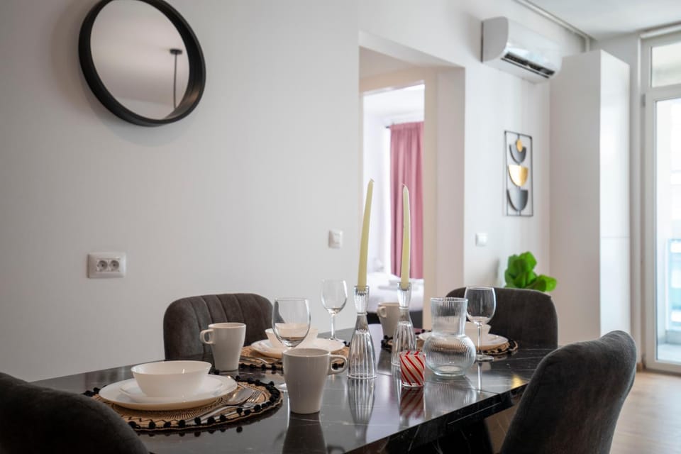 Seating area, Dining area