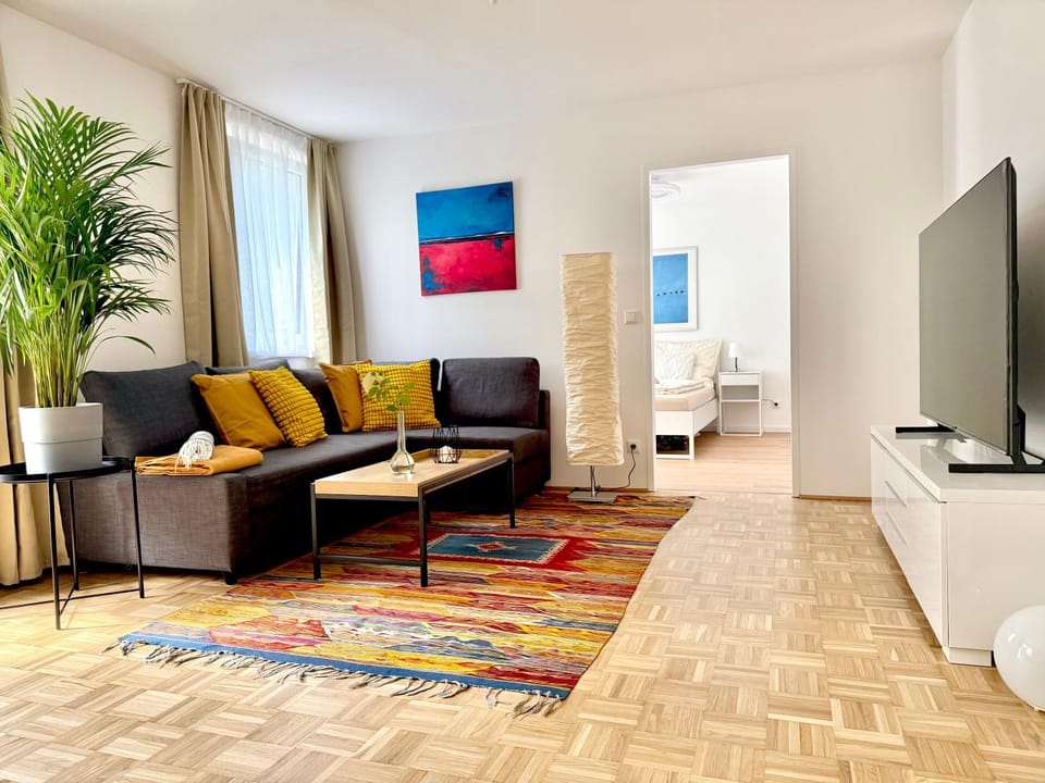 TV and multimedia, Living room, Seating area, Evening entertainment