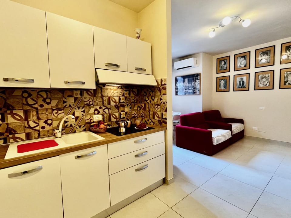 Kitchen or kitchenette, Living room, stove