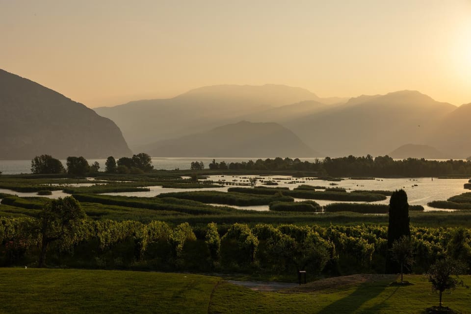 Day, Natural landscape, View (from property/room), Garden view, Lake view, Mountain view, Sunrise