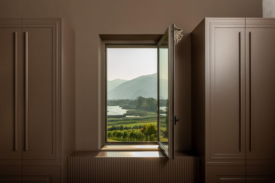 Natural landscape, View (from property/room), Mountain view, wardrobe