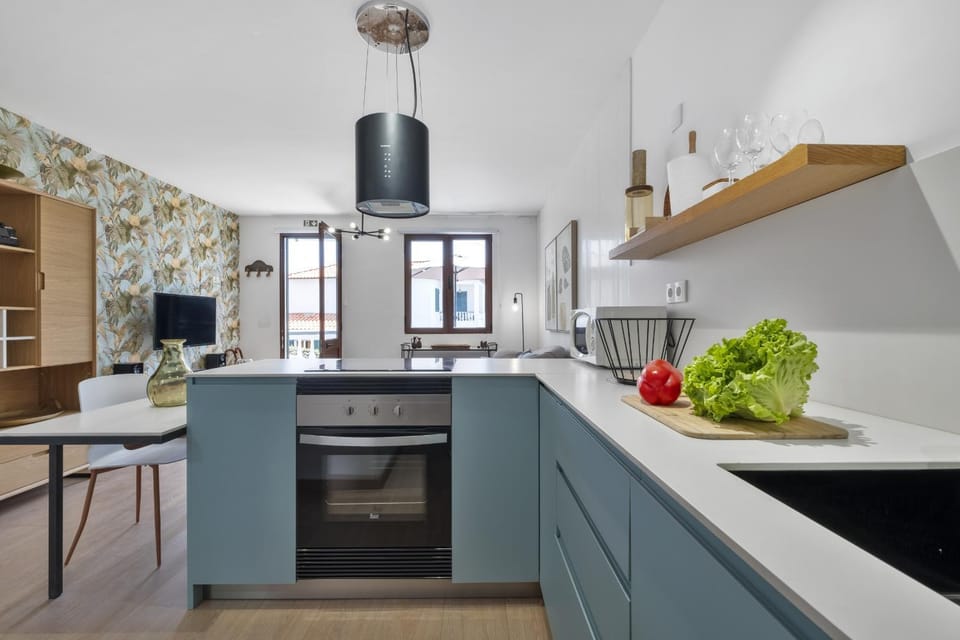 Kitchen or kitchenette, oven, stove