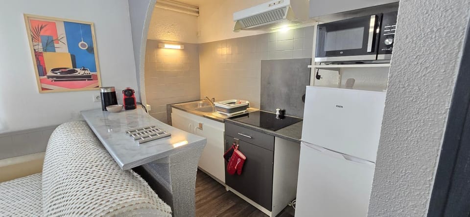 Kitchen or kitchenette, oven, stove, toaster