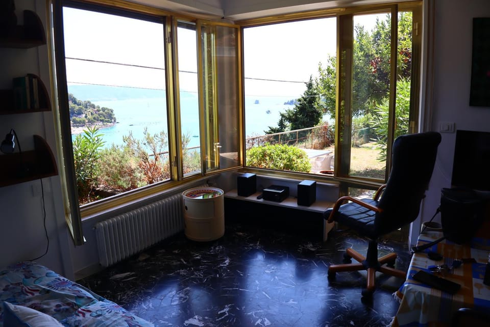 Living room, Sea view