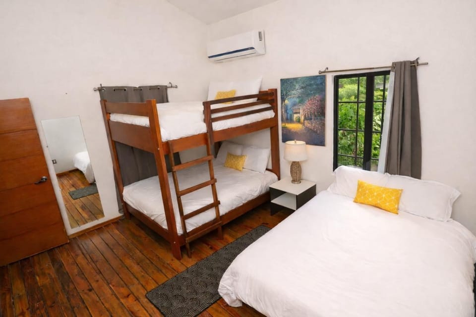 Casa Milo House in Managua