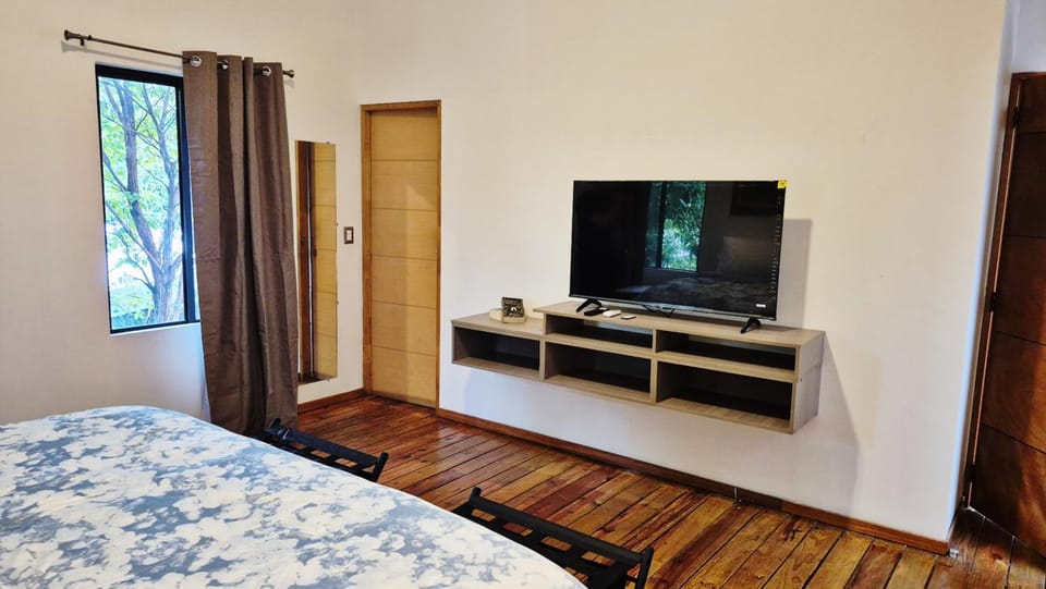 Casa Milo House in Managua
