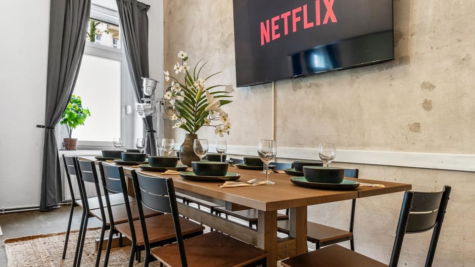 TV and multimedia, Dining area, Food
