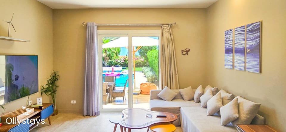 TV and multimedia, View (from property/room), Living room, Swimming pool