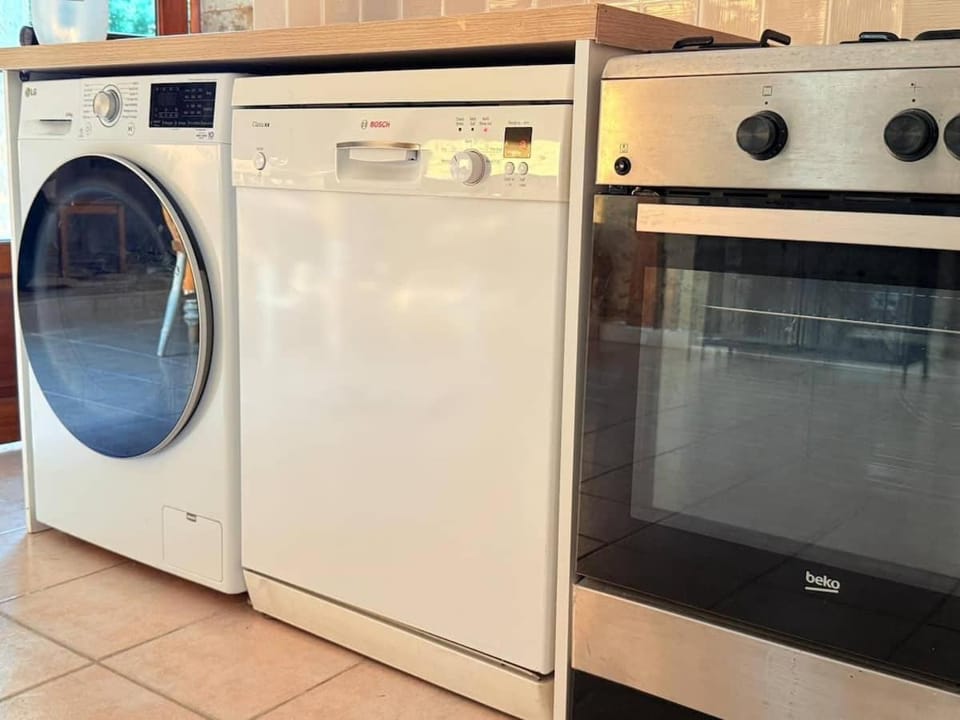 dishwasher, stove, washing machine, dryer